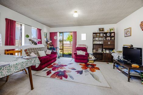 Photo of property in 2/29 Trentham Road, Papakura, 2110