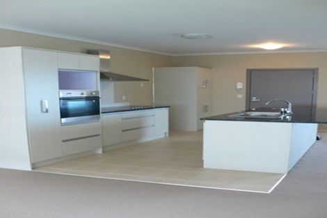 Photo of property in 3/130 Stancombe Road, Flat Bush, Auckland, 2016