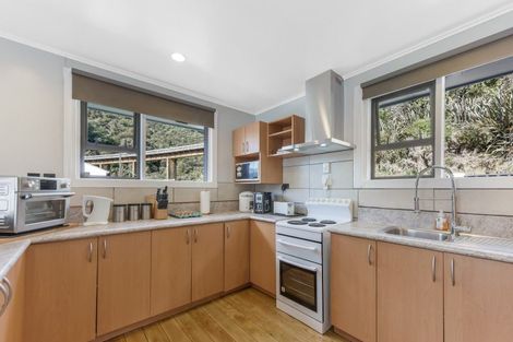 Photo of property in 76 Devon Street, Picton, 7220