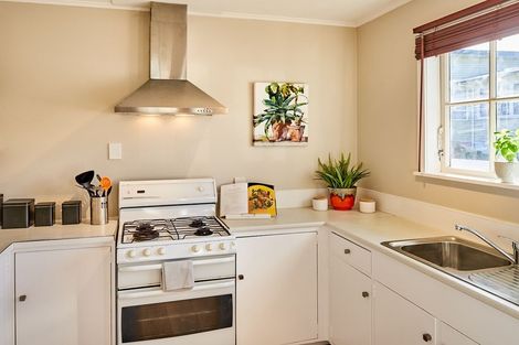 Photo of property in 61 Gloaming Hill, Titahi Bay, Porirua, 5022