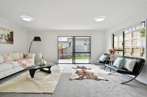 Photo of property in 2/38 Waverley Avenue, Glenfield, Auckland, 0629