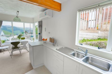 Photo of property in 2/61 Woodhouse Avenue, Karori, Wellington, 6012