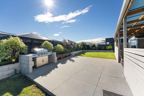 Photo of property in 12 Monaco Grove, Fitzherbert, Palmerston North, 4410