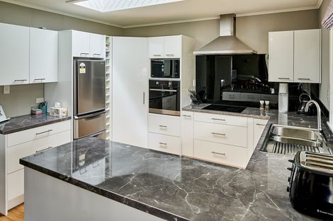 Photo of property in 7 Luff Place, Whitby, Porirua, 5024