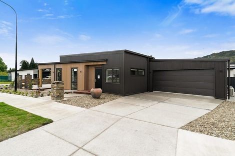 Photo of property in 11 Searle Drive, Cromwell, 9310