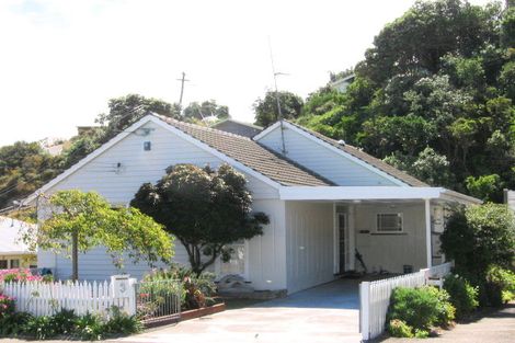 Photo of property in 3 Melrose Road, Island Bay, Wellington, 6023