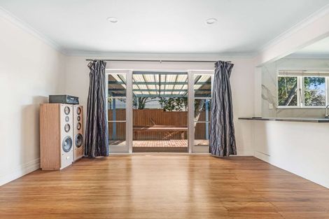 Photo of property in 1/110 Lynwood Road, New Lynn, Auckland, 0600