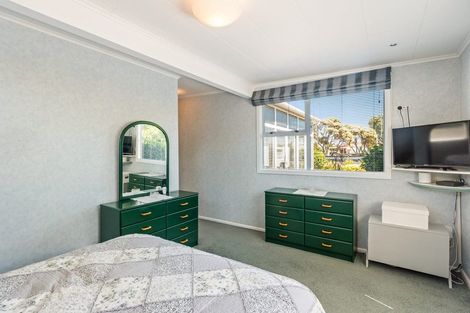 Photo of property in 5 Eruini Street, Waikanae Beach, Waikanae, 5036