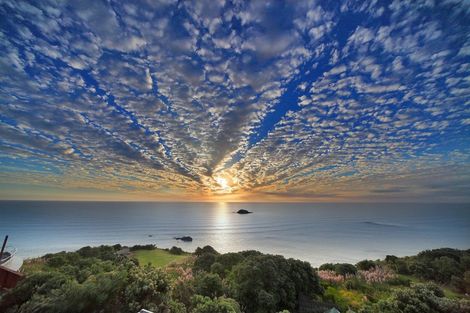 Photo of property in 15 Ngatira Road, Muriwai, Waimauku, 0881