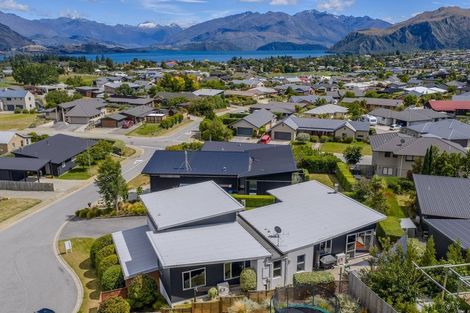 Photo of property in 5 Pearce Place, Wanaka, 9305