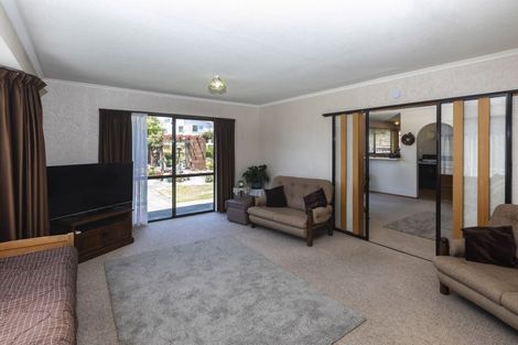 Photo of property in 8 Edron Place, Redwood, Christchurch, 8051