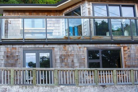 Photo of property in 274 Queens Drive, Lyall Bay, Wellington, 6022