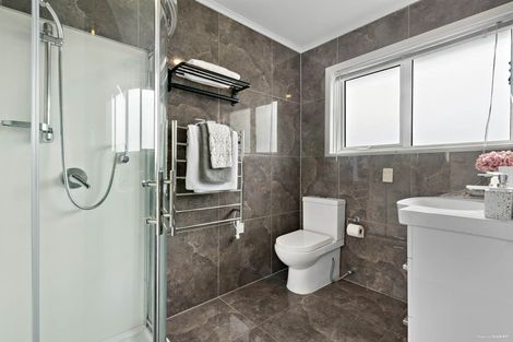 Photo of property in 230 Sunset Road, Windsor Park, Auckland, 0632