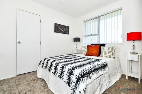 Photo of property in 2 Serrano Place, Clover Park, Auckland, 2023