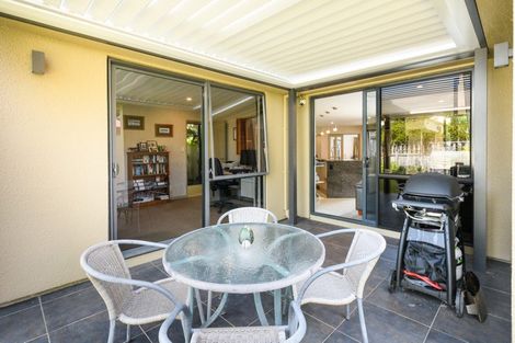 Photo of property in 4 The Strand, Fitzherbert, Palmerston North, 4410