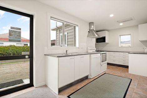 Photo of property in 195 Macandrew Road, South Dunedin, Dunedin, 9012