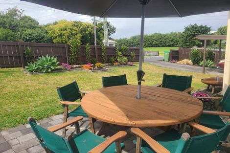 Photo of property in 2c Waiari Road, Conifer Grove, Takanini, 2112