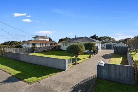 Photo of property in 2 Kiharoa Street, Otaki Beach, Otaki, 5512