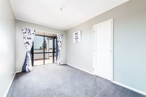 Photo of property in 14 Clearview Heights, Ranui, Auckland, 0612