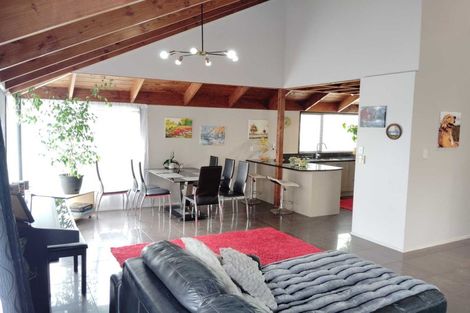 Photo of property in 1/11 Cambric Place, Botany Downs, Auckland, 2010