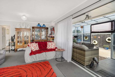 Photo of property in 31 Cross Street, Castlecliff, Whanganui, 4501