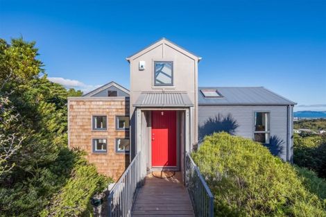 Photo of property in 100 Viewmont Drive, Harbour View, Lower Hutt, 5010