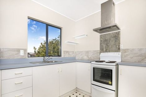 Photo of property in 1/6 Eulogy Place, Randwick Park, Auckland, 2105