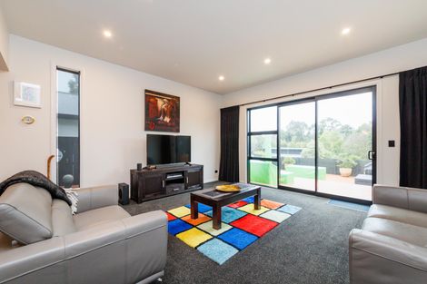 Photo of property in 135 Atawhai Road, Fitzherbert, Palmerston North, 4410