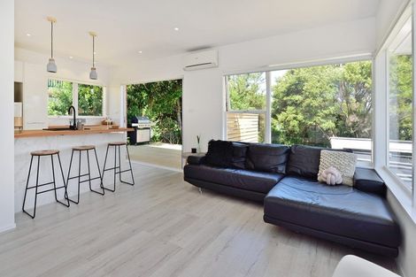 Photo of property in 2/40a Blakeborough Drive, Forrest Hill, Auckland, 0620