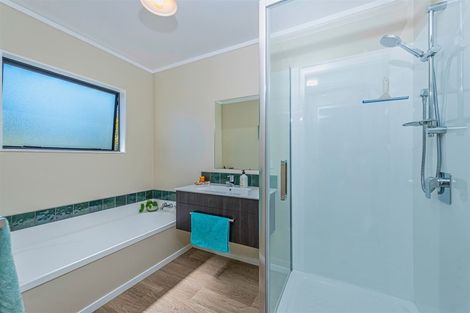 Photo of property in 2/1 Bass Street, West Harbour, Auckland, 0618