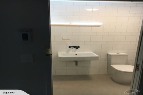 Photo of property in 20 Vienna Place, Birkenhead, Auckland, 0626