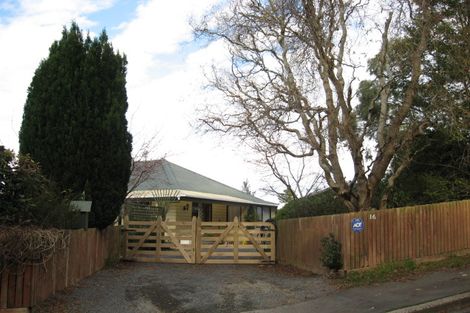 Photo of property in 16 Ellesmere Street, Ravensbourne, Dunedin, 9022