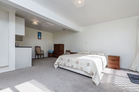 Photo of property in 28 King Richard Place, Browns Bay, Auckland, 0630