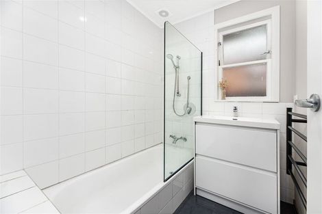 Photo of property in 7 Beazley Place, Glendene, Auckland, 0602