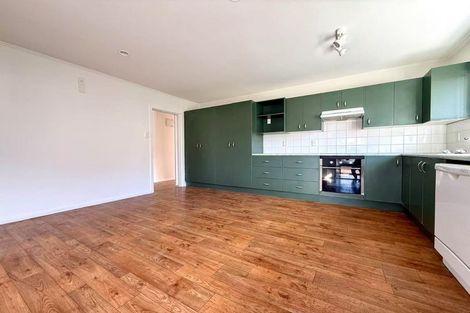 Photo of property in 6 Durham Street, Te Atatu Peninsula, Auckland, 0610