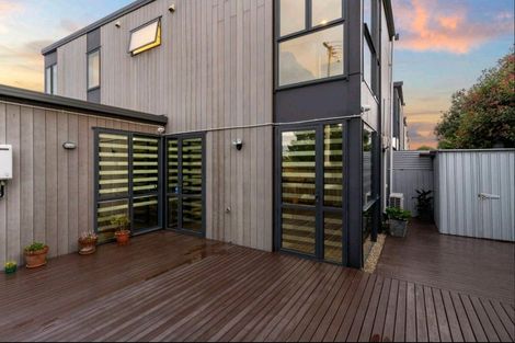 Photo of property in 2 Te Aparangi Road, Papakura, 2110