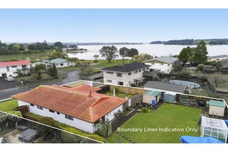 Photo of property in 4 Heron Place, Waiuku, 2123