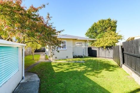 Photo of property in 2a Lowestoft Place, West End, Palmerston North, 4412