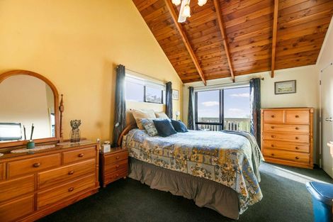 Photo of property in 11 North Way, Titirangi, Auckland, 0604