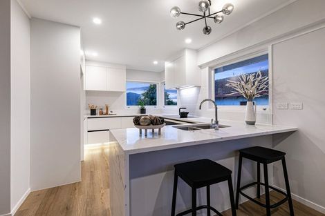 Photo of property in 4 Kerrymaria Place, Hillcrest, Auckland, 0627