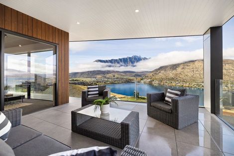 Photo of property in 6 Florence Close, Queenstown Hill, Queenstown, 9300