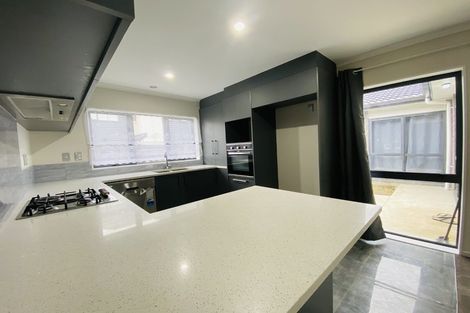 Photo of property in 8b Martin Road, Manurewa, Auckland, 2102