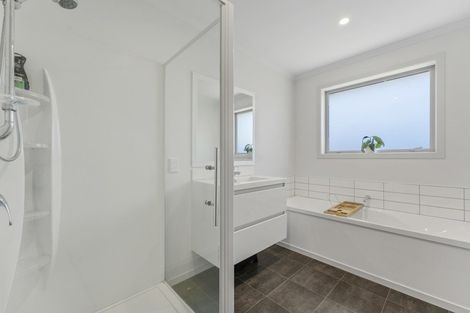 Photo of property in 16 Magnetic Place, Cromwell, 9310