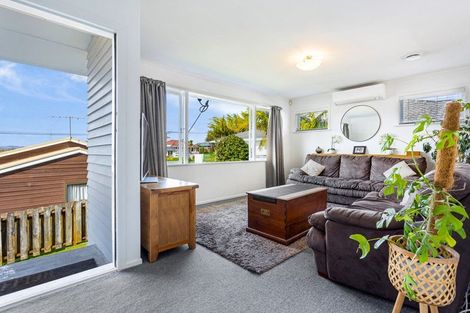 Photo of property in 1/6 Braebank Lane, Te Atatu South, Auckland, 0610