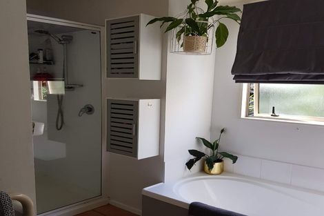 Photo of property in 2/18 Ocean View Road, Hatfields Beach, Orewa, 0931