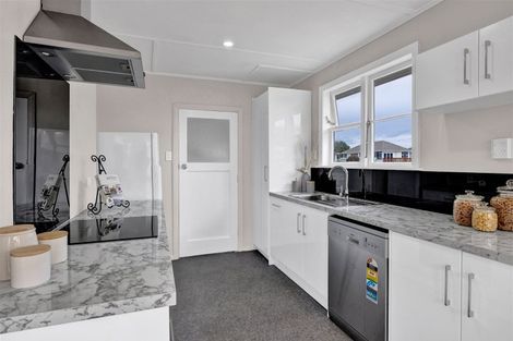 Photo of property in 13 Malone Place, Hawera, 4610