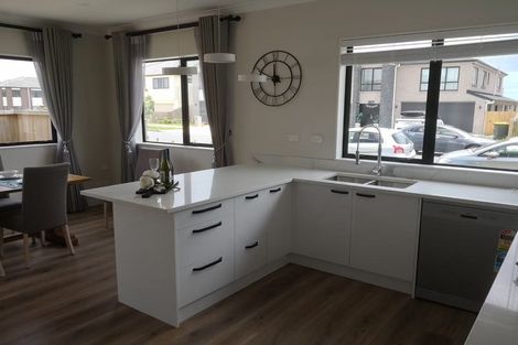 Photo of property in 2 Lavey Road, Flat Bush, Auckland, 2019