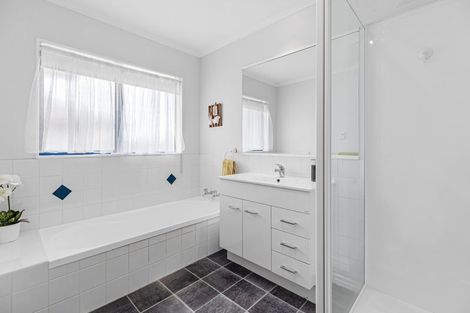 Photo of property in 37 Beachlands Place, Papamoa Beach, Papamoa, 3118