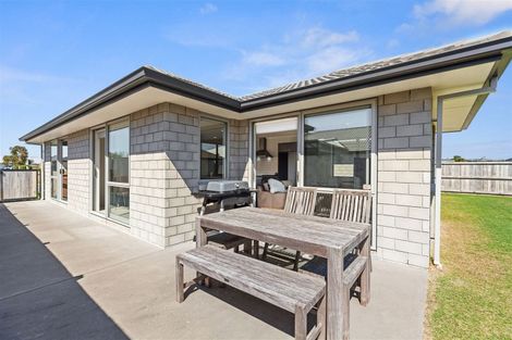 Photo of property in 10 Oka Street, Papamoa Beach, Papamoa, 3118