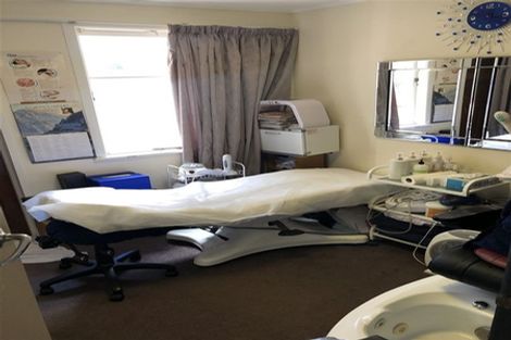 Photo of property in 21 Dundale Avenue, Blockhouse Bay, Auckland, 0600